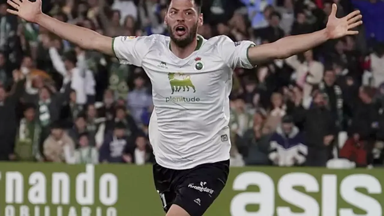 Roko Baturina celebrando unn gol con el Racing. / LaLiga