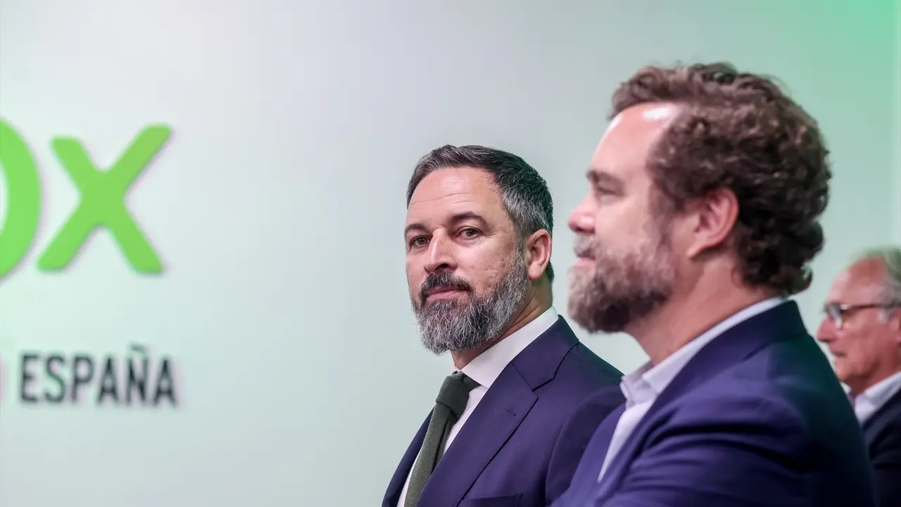 El l&iacute;der de VOX, Santiago Abascal (i) y el portavoz nacional del partido en el Congreso, Iv&aacute;n Espinosa de los Monteros (d). EP / Ricardo Rubio