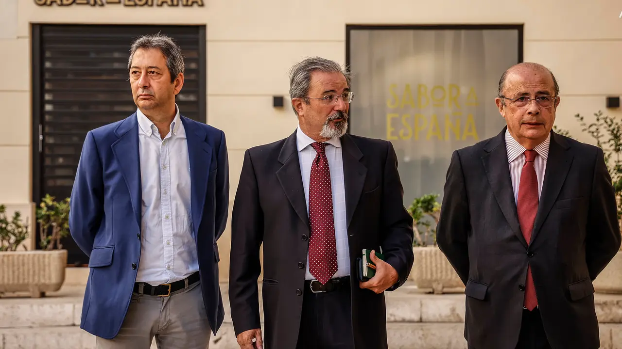 ROBER SOLSONA&hellip;20230613&hellip;.VALENCIA&hellip;.El presidente del PPCV y candidato m&aacute;s votado a la Presidencia de la Generalitat, Carlos Maz&oacute;n, finaliza con Vox la ronda de reuniones con las formaciones pol&iacute;ticas que han obtenido representaci&oacute;n parlamentaria.
