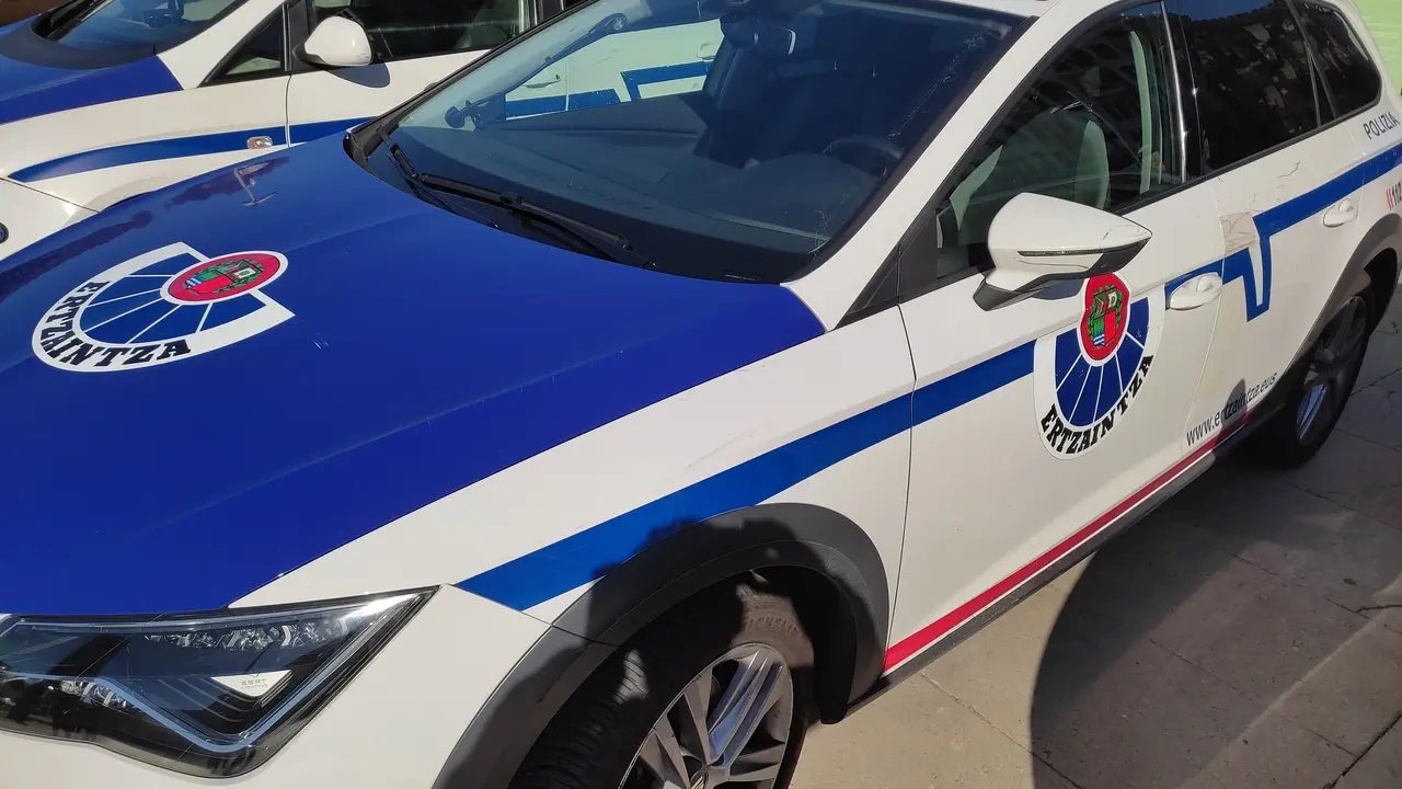 Coche patrulla de la Ertzaintza. / EP