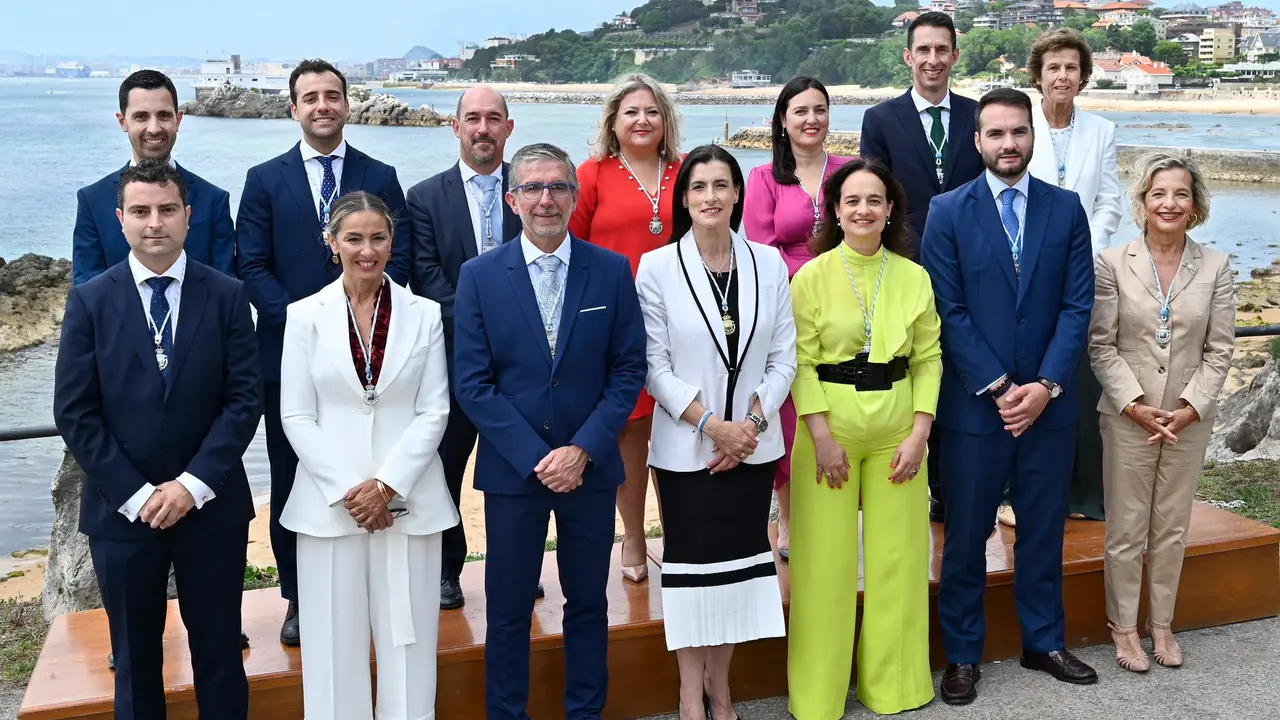 El nuevo equipo de gobierno de Santander. / AS
