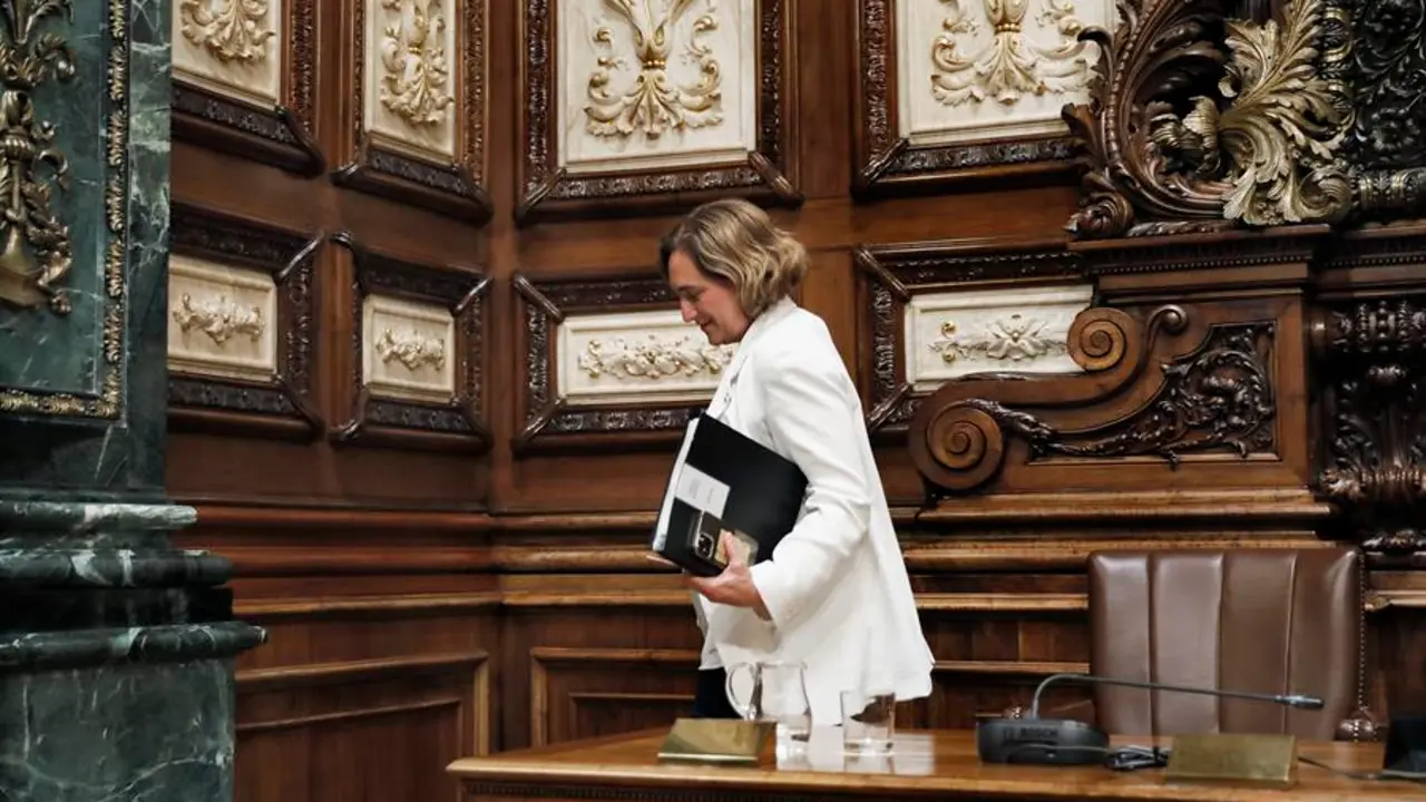 La alcaldesa en funciones de Barcelona, Ada Colau, en el &uacute;ltimo pleno de su mandato. EFE / Andreu Dalmau