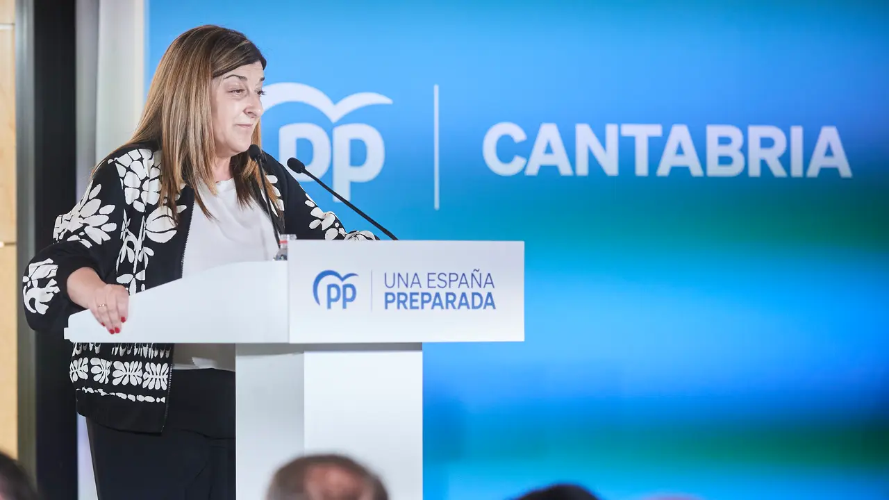 La presidenta del PP de Cantabria, Mar&iacute;a Jos&eacute; S&aacute;enz de Buruaga. / C&eacute;sar Ortiz