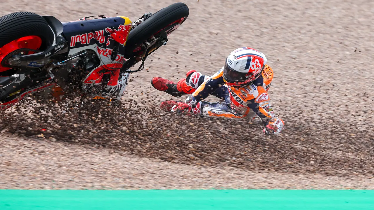 Marc M&aacute;rquez durante una de las ca&iacute;das. / Jan Woitas/Dpa
