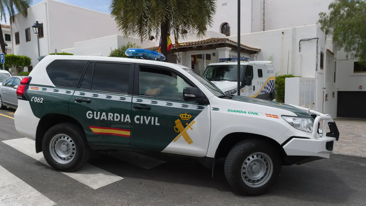 Coches de la Guardia Civil. / Germ&aacute;n Lama