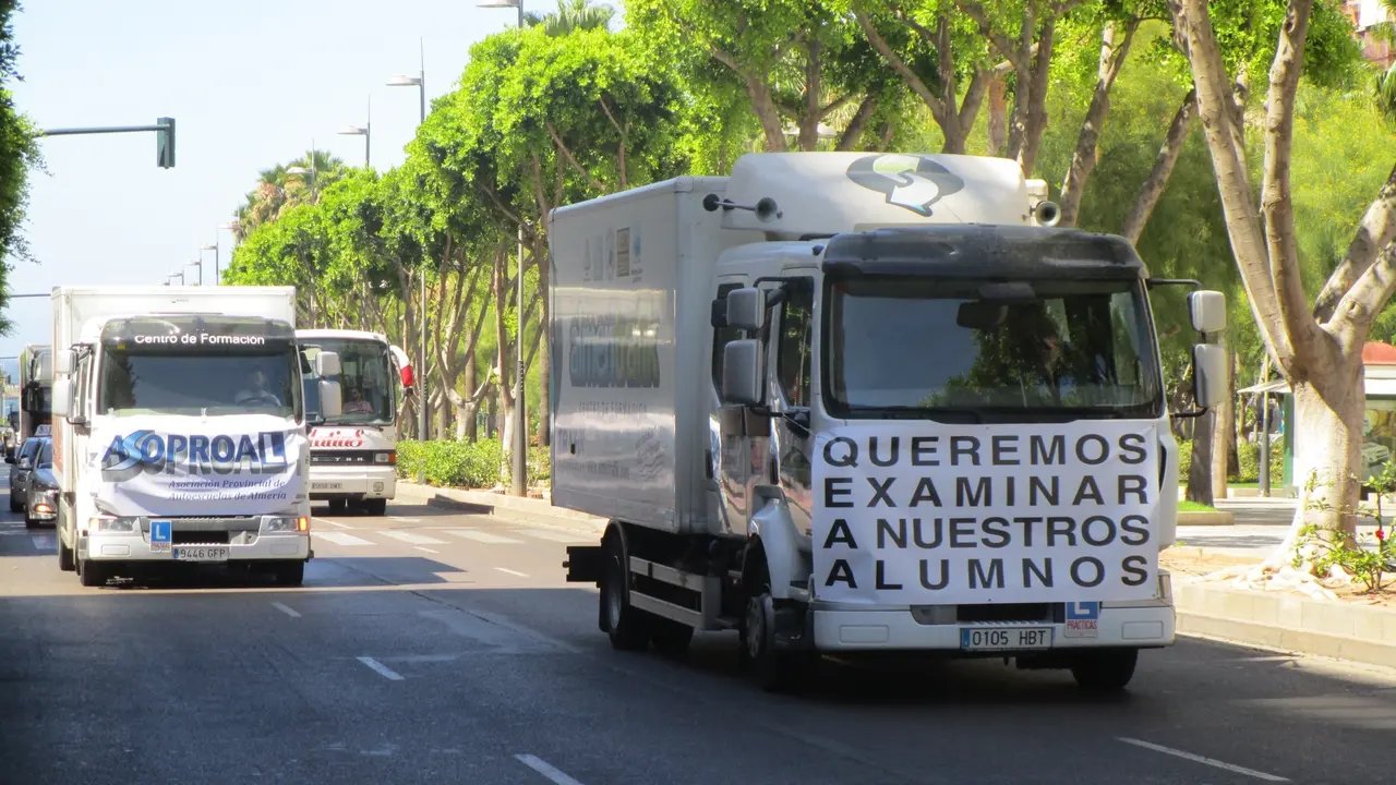 Autoescuelas reclaman m&aacute;s examinadores para sus alumnos. / ASOPROAL