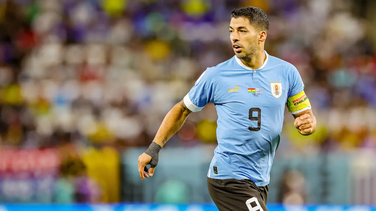 Luis Suarez, jugando un partido con la selecci&oacute;n de Uruguay. / Nigel Keene