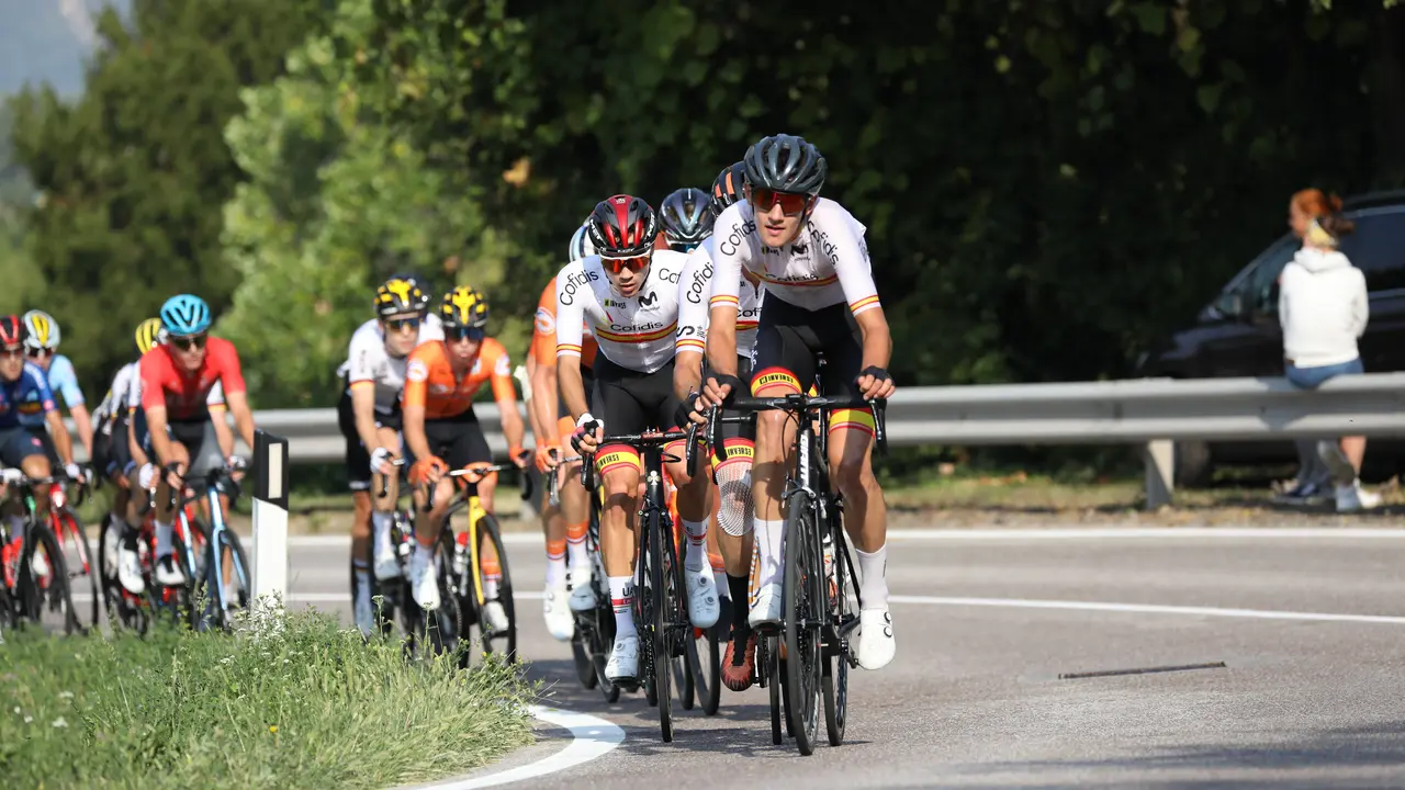 JUan Ayuso, en una etapa de una prueba ciclista. /  AFP7
