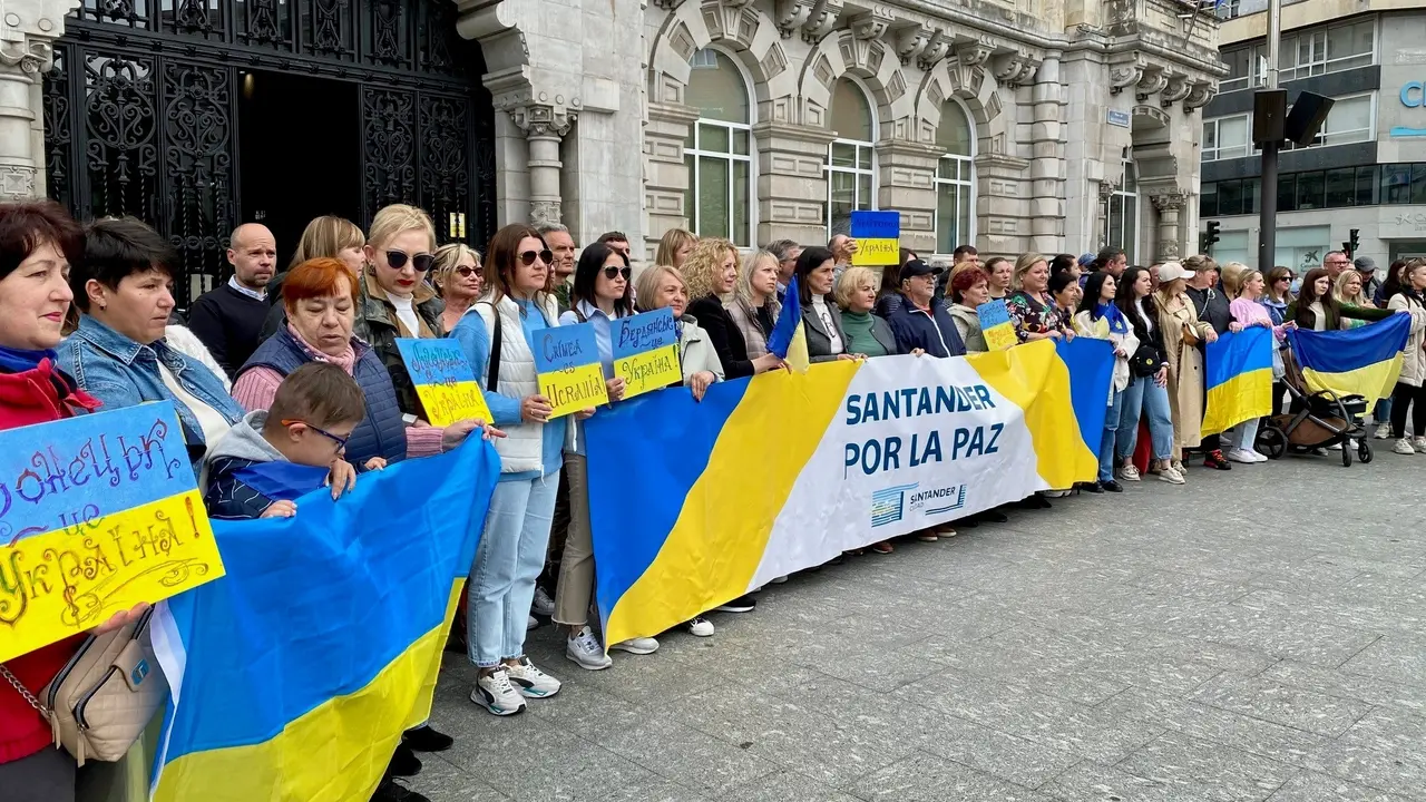 Minuto de silencio por la paz en Ucrania. / AS
