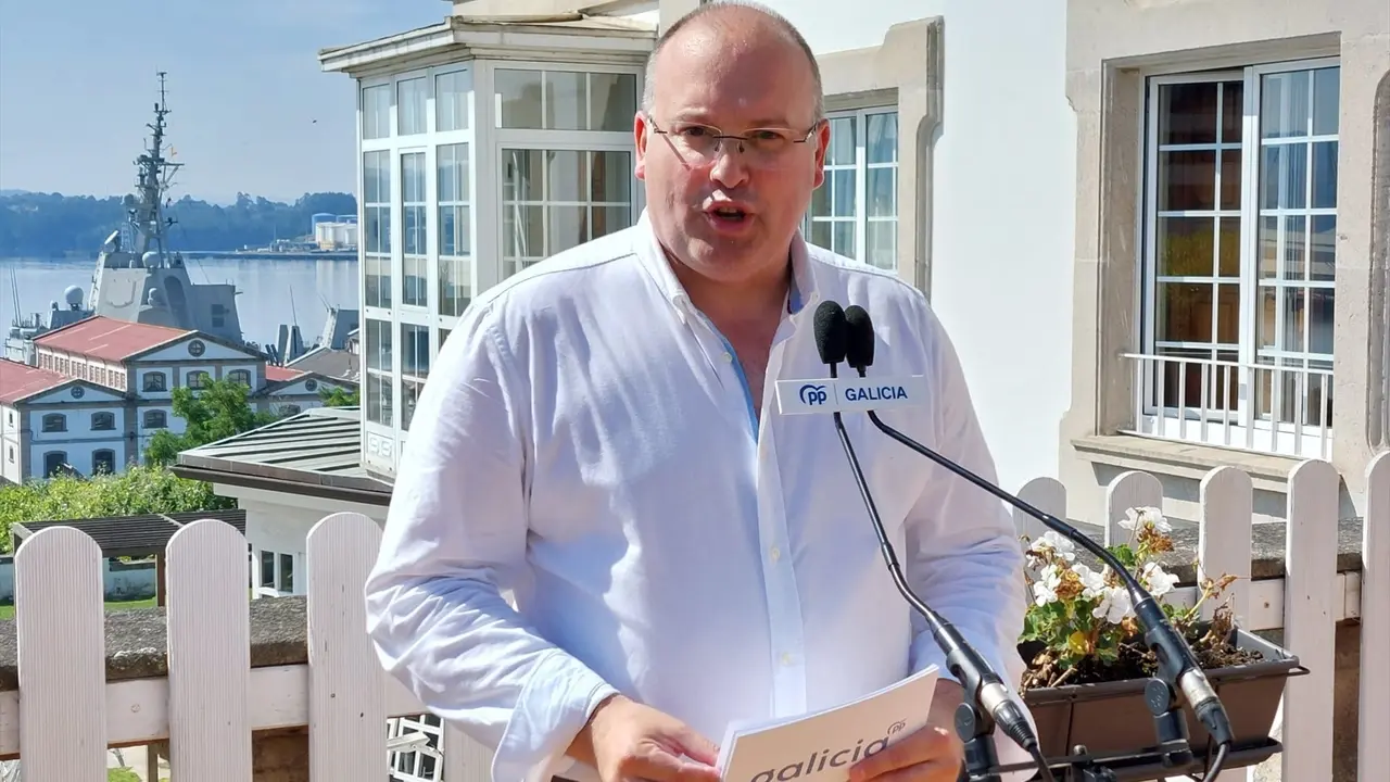 El vicesecretario de Organizaci&oacute;n del PP, Miguel Tellado, en una rueda de prensa en el Parador de Ferrol. EP