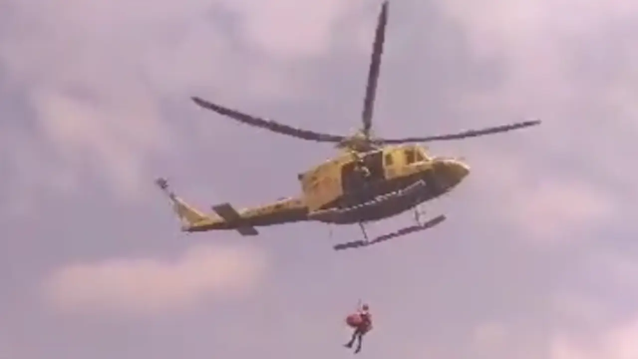 Momento de la evacuaci&oacute;n en helic&oacute;ptero del herido. / 112