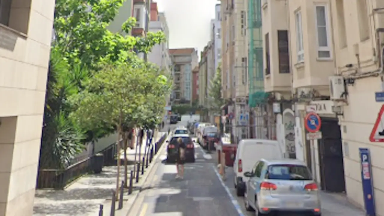 Calle Fern&aacute;ndez de Isla, en Santander. / AC