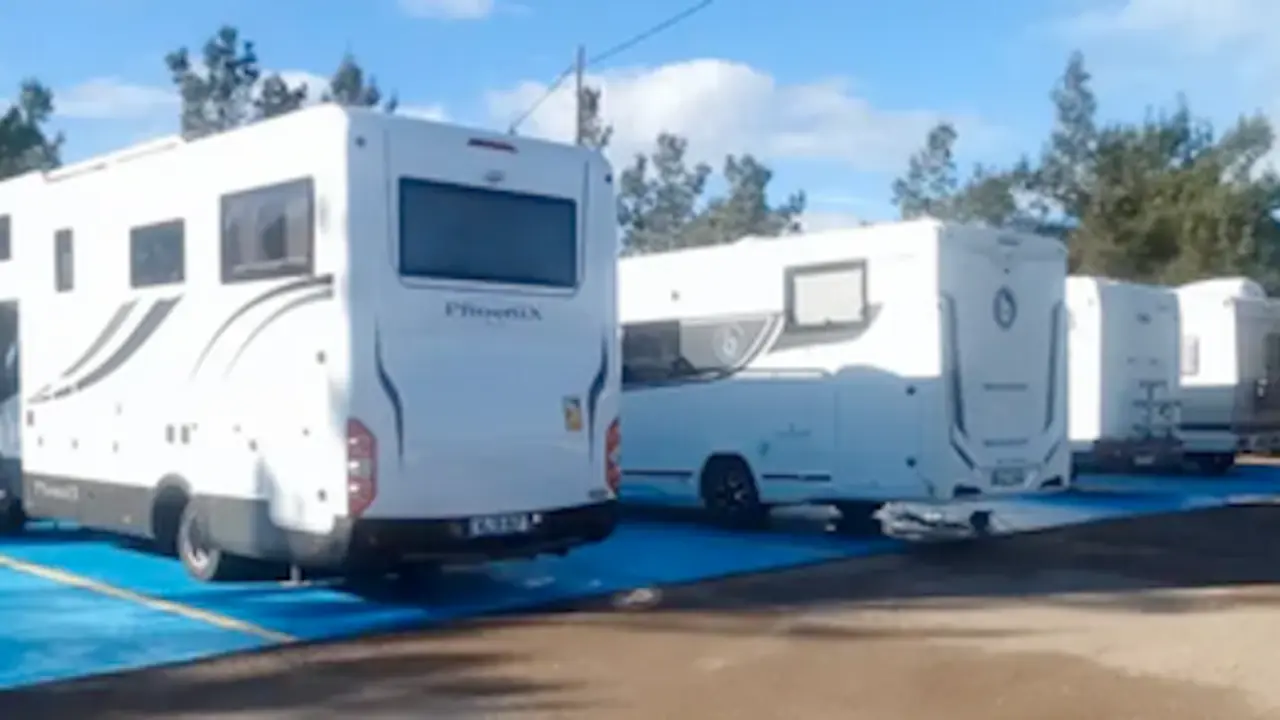 Aparcamiento de caravanas. / EP