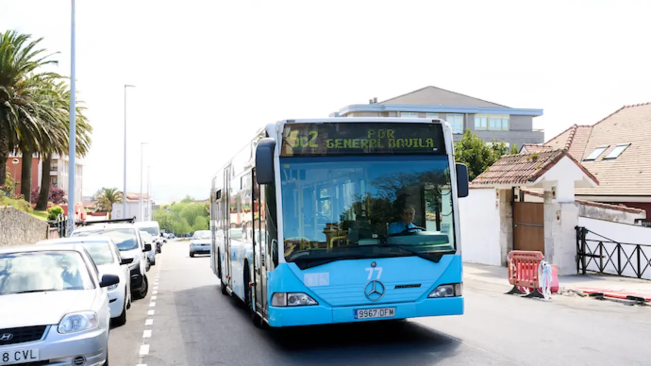 Autob&uacute;s de Santander. / EP