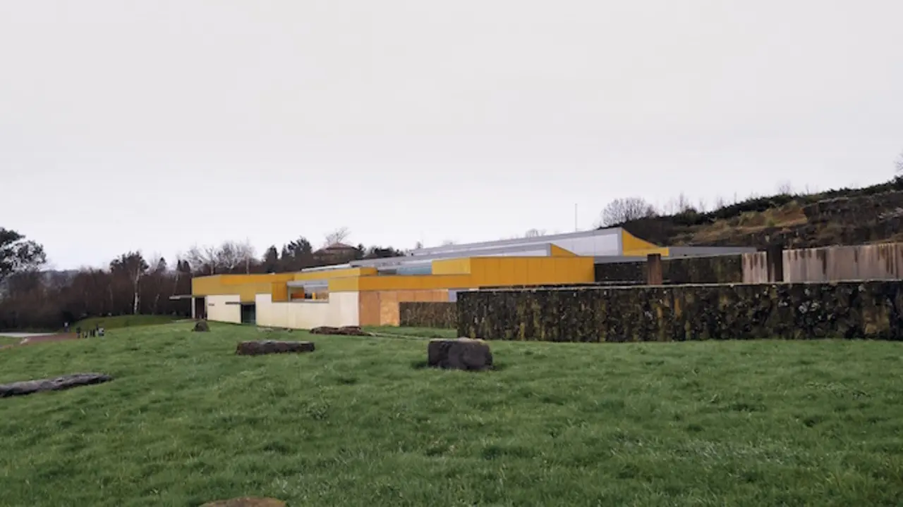 Exterior Museo Altamira de Cantabria. / MC