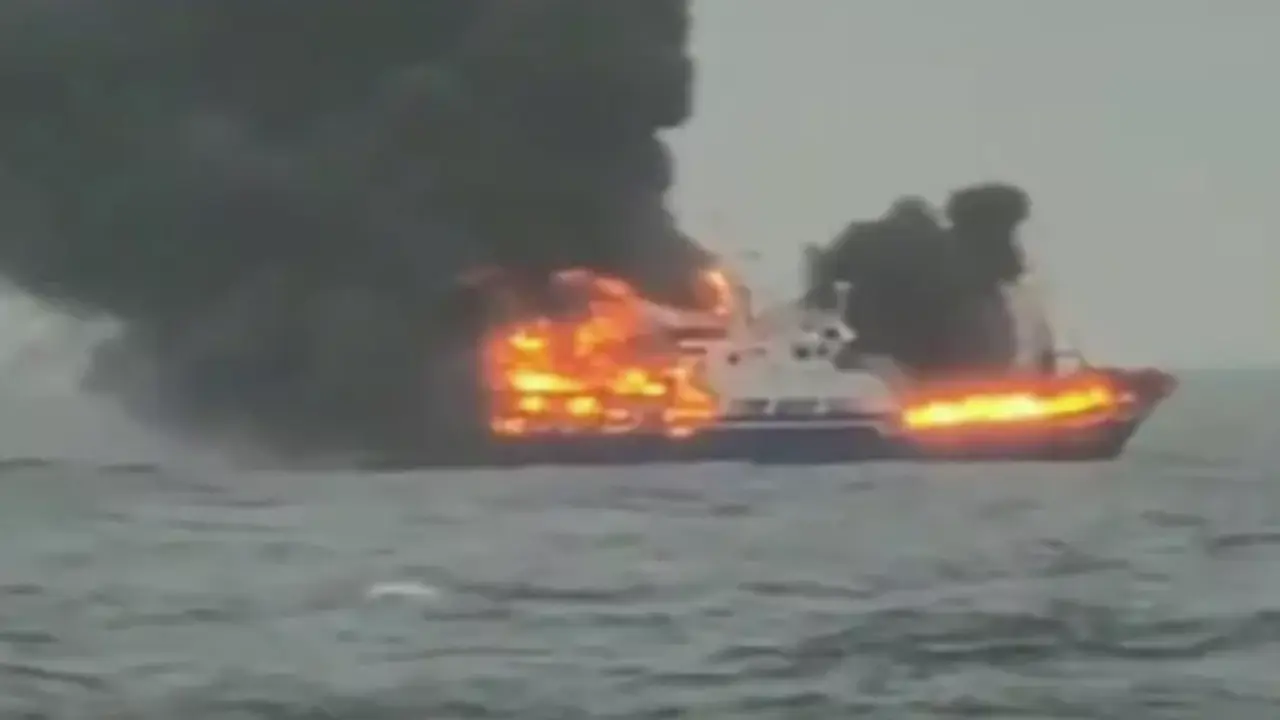 Momento en el que arde el Nuevo San Juan.EFE