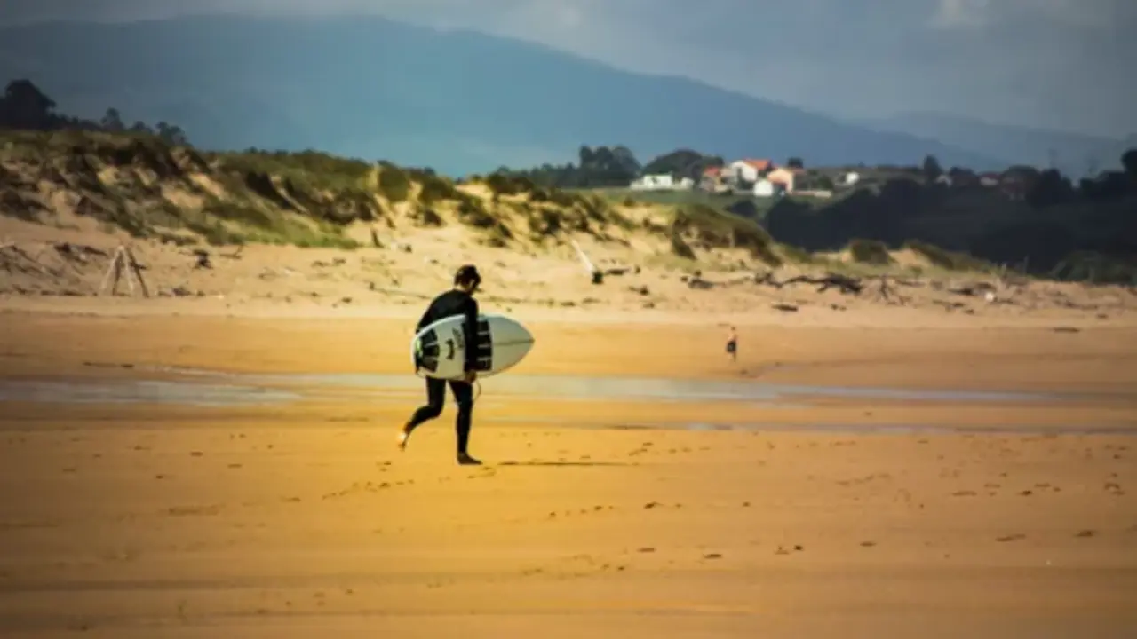 Playa de Valdearenas, Liencres, Cantabria. / A.E.