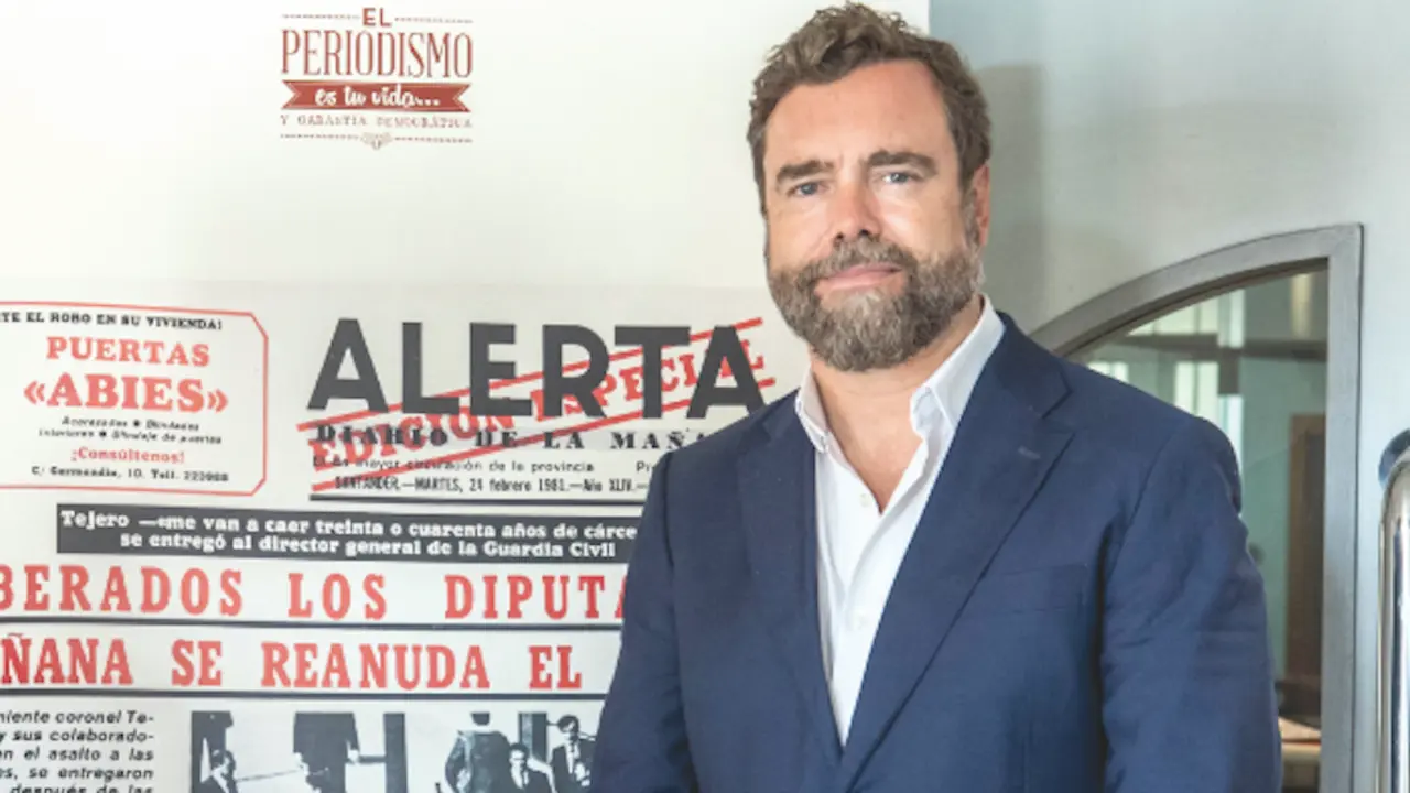 Iv&aacute;n Espinosa de los Monteros en las instalaciones de este medio, minutos antes de la entrevista. / Mar&iacute;a Ortiz de Sol&oacute;rzano