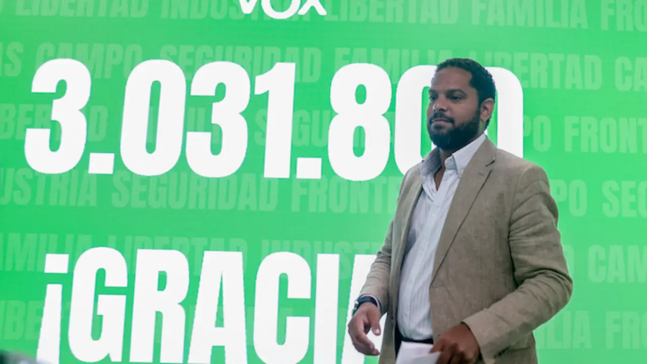 El secretario general de Vox, Ignacio Garriga, durante una rueda de prensa tras las elecciones generales del 23j.
