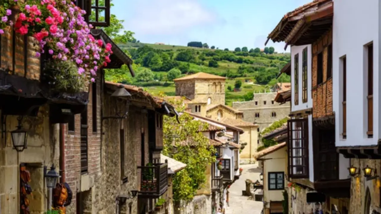 Santillana del Mar, un pueblo de Cantabria que har&aacute; trasladarte a otra &eacute;poca.