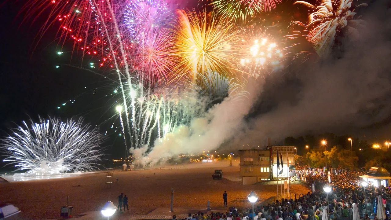 Fuegos artificiales en la Semana Grande de Santander. / A.E.
