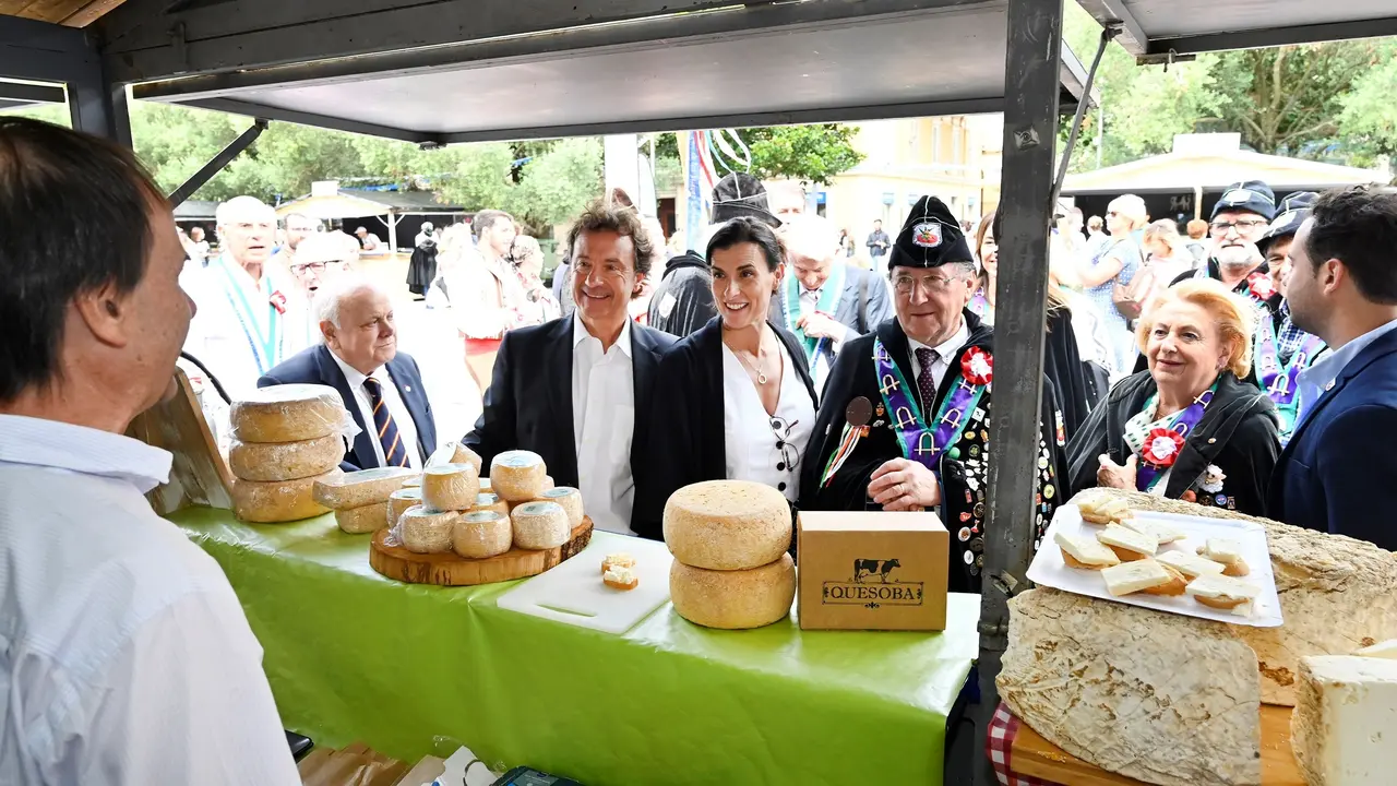 Inauguración de la Feria de Queso de Cantabria. / ALERTA
