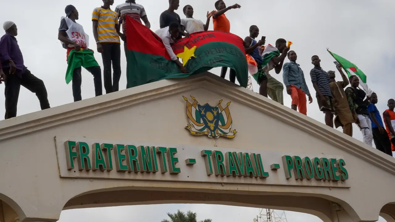 Miles de personas se manifiestan en la capital nigerina. / ALERTA