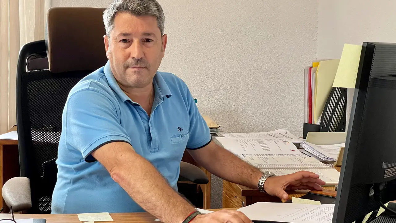 El alcalde de Cabezón de la Sal, Óscar López. / Pablo Ayerbe