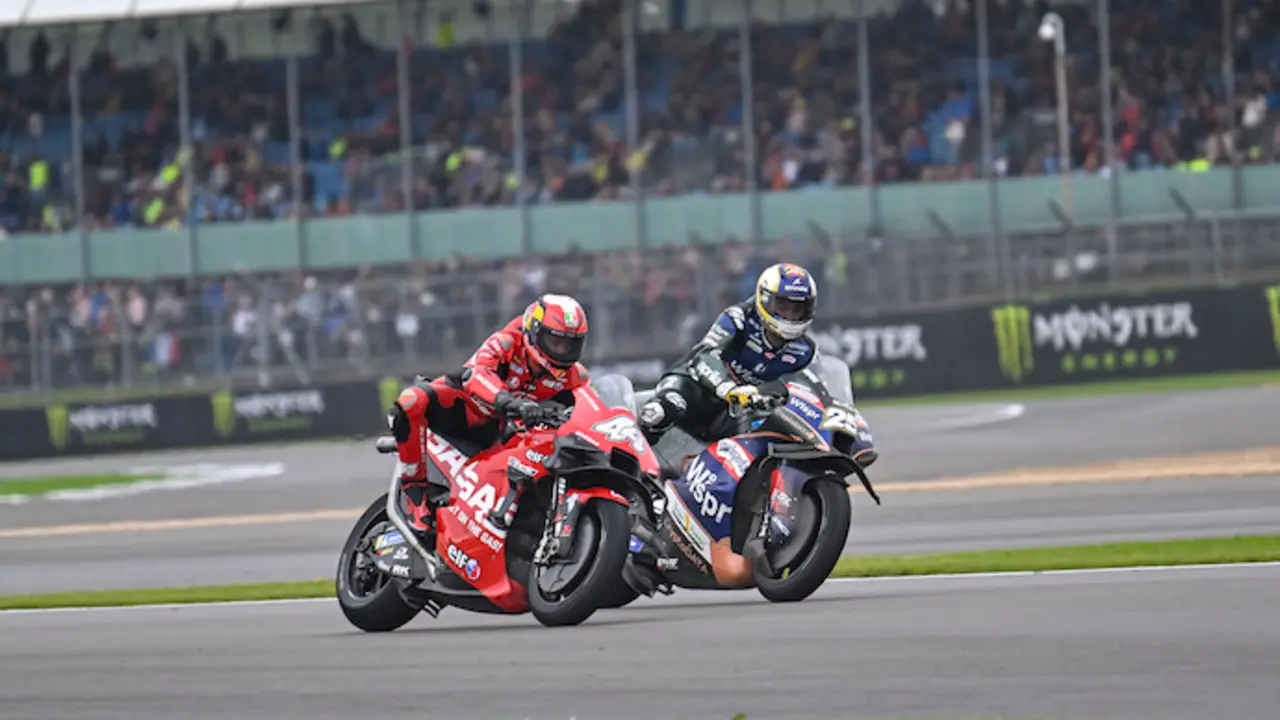 44 ESPARGARO Pol (spa), Tech3 GasGas Factory Racing, GasGas RC16, 25 FERNANDEZ Raul (spa), RNF MotoGP Team, Aprilia RS-GP, action during the 2023 MotoGP Monster Energy British Grand Prix on the Silverstone Circuit from August 4 to 6, in Silverstone, United Kingdom - Photo Studio Milagro / DPPI
Gigi Soldano / Dppi Media / Afp7 / Europa Press
05/8/2023 ONLY FOR USE IN SPAIN