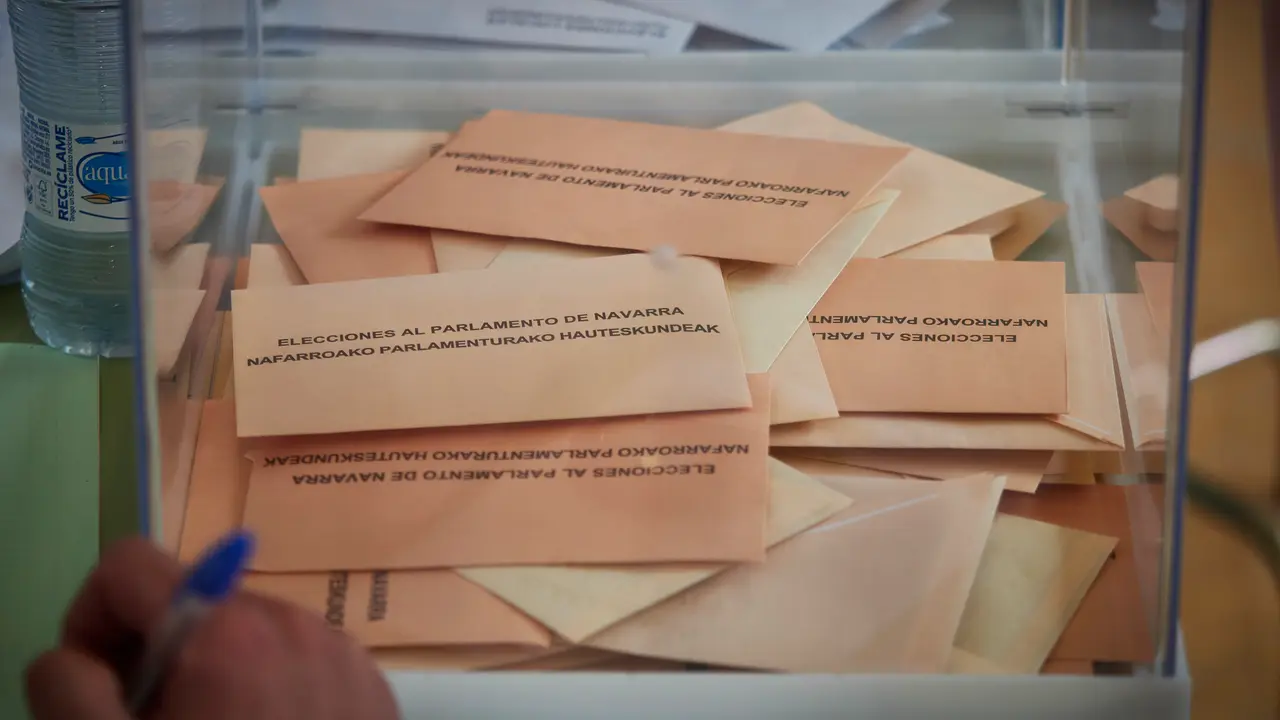 Urna con votos en un colegio electoral. / ALERTA