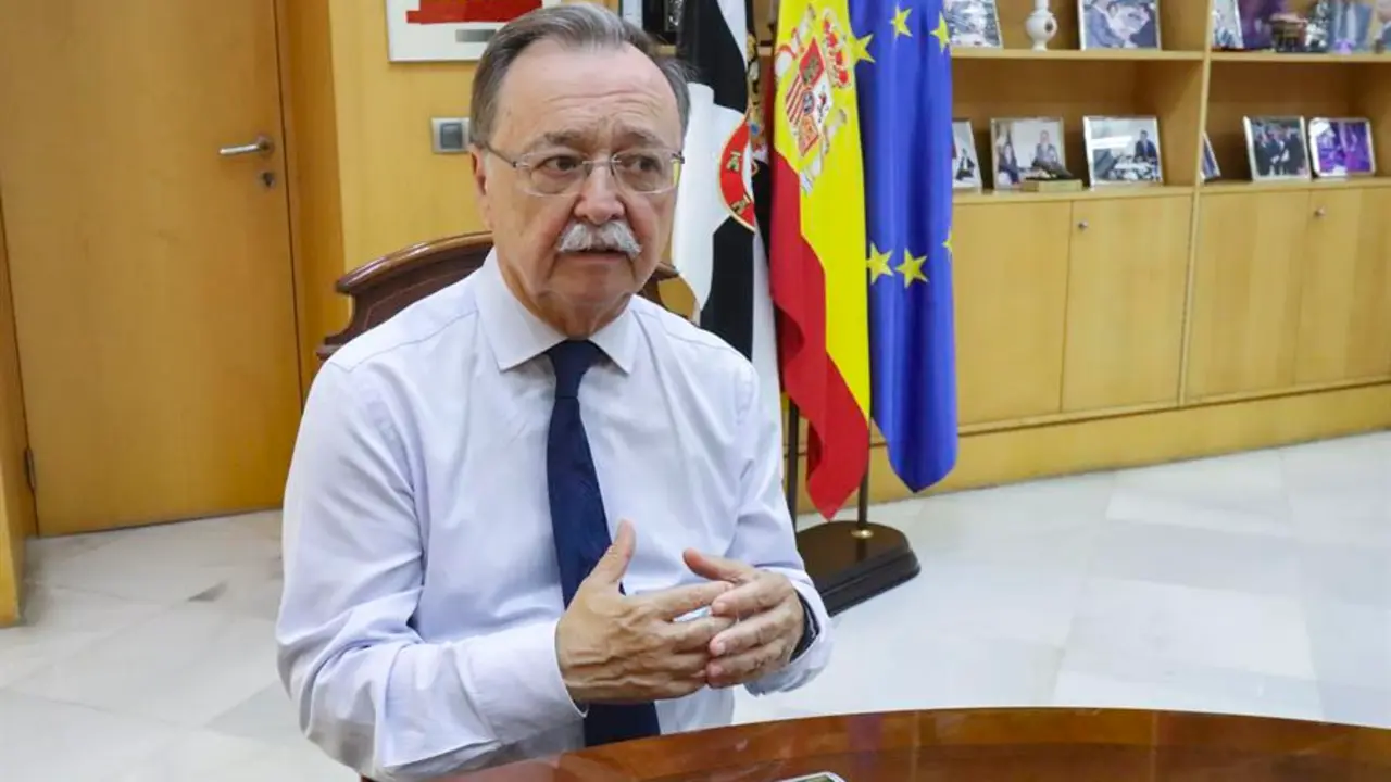El presidente de la Ciudad Aut&oacute;noma de Ceuta, Juan Jes&uacute;s Vivas (PP), durante una entrevista. EFE / Reduan Dris