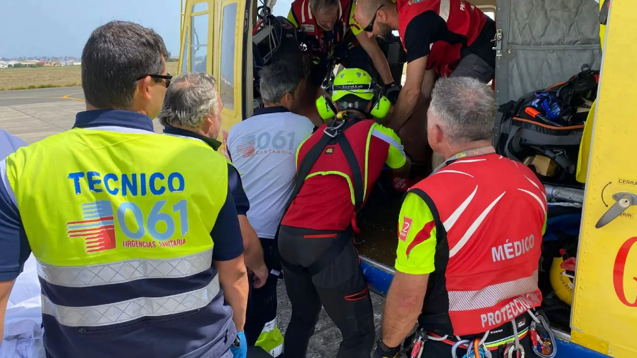 Momento del traslado del herido. / Alerta