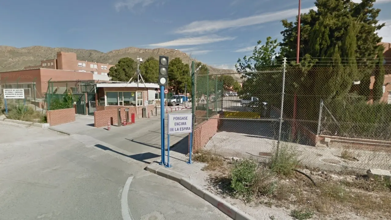 Acceso al Centro Penitenciario de Fontcalent. / Alerta