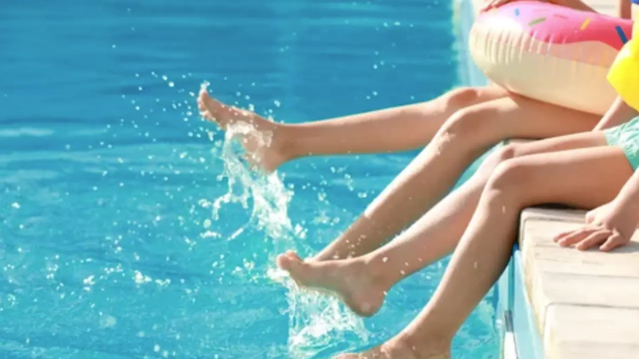 ni&ntilde;as piscina