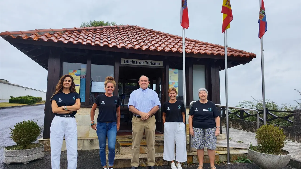 Responsables de la Oficina de Turismo de Suances. / ALERTA
