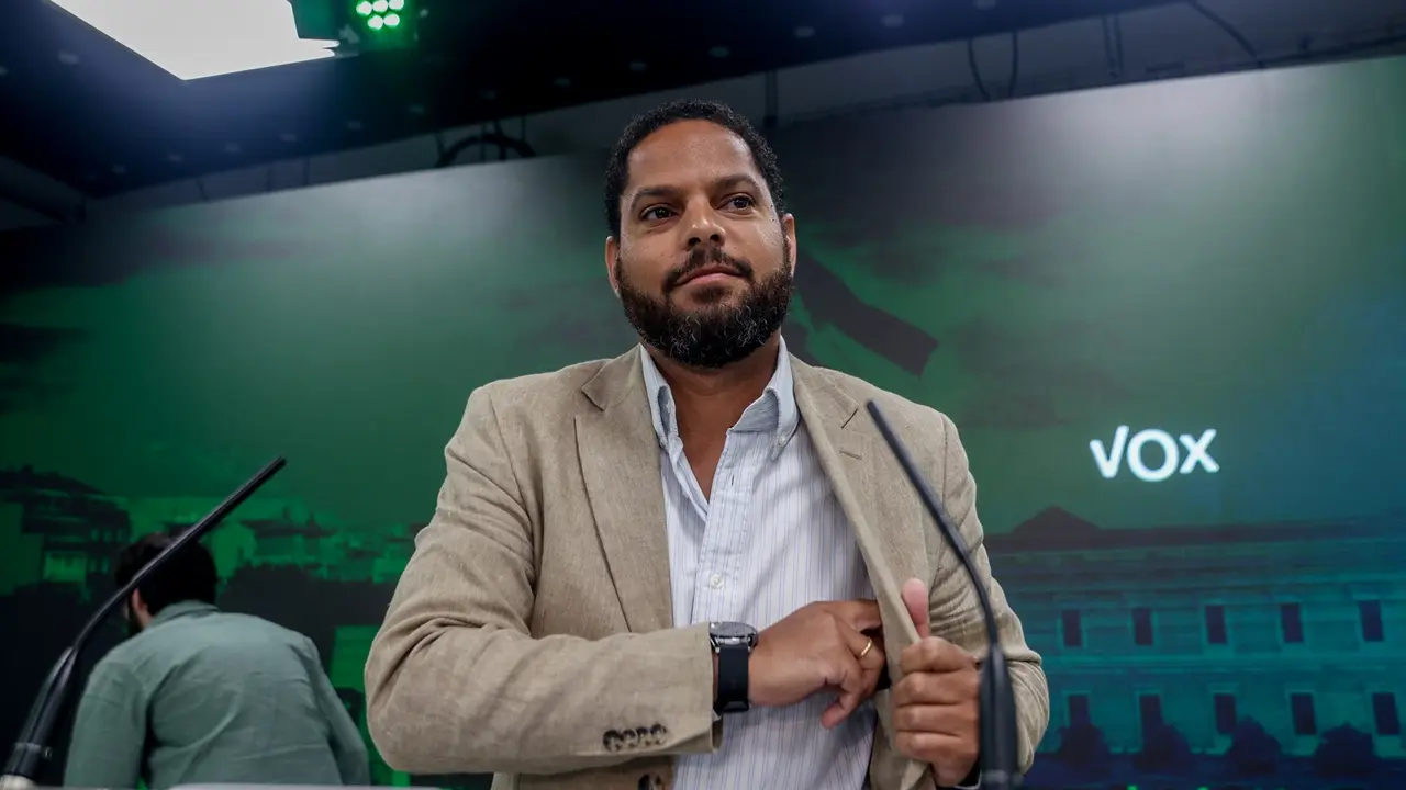El secretario general de Vox, Ignacio Garriga, durante una rueda de prensa. EP / Ricardo Rubio
