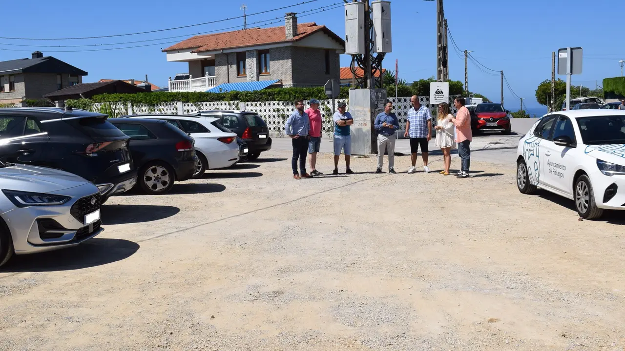 Aparcamiento en la playa de la Arnía. / ALERTA
