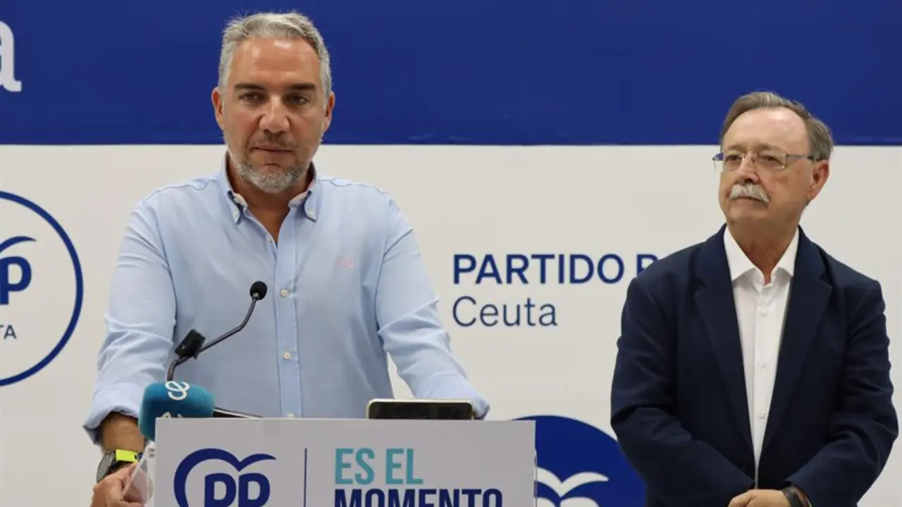 El coordinador general del Partido Popular, El&iacute;as Bendodo, este s&aacute;bado durante su visita a la ciudad aut&oacute;noma de Ceuta tras la reuni&oacute;n del Comit&eacute; de Direcci&oacute;n regional. EFE / Reduan