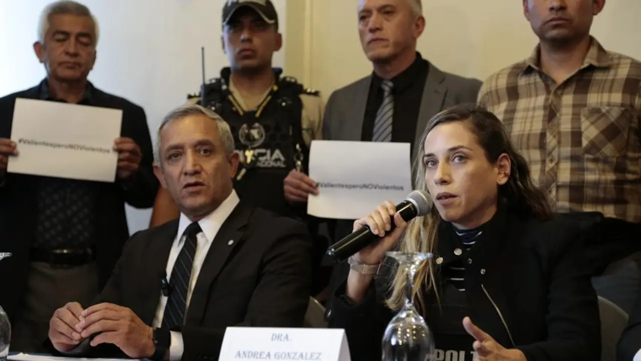 Andrea Gonz&aacute;lez Nader, entre otros partidarios del asesinado candidato presidencial Fernando Villavicencio, en una rueda de prensa. EFE / Santiago Fern&aacute;ndez