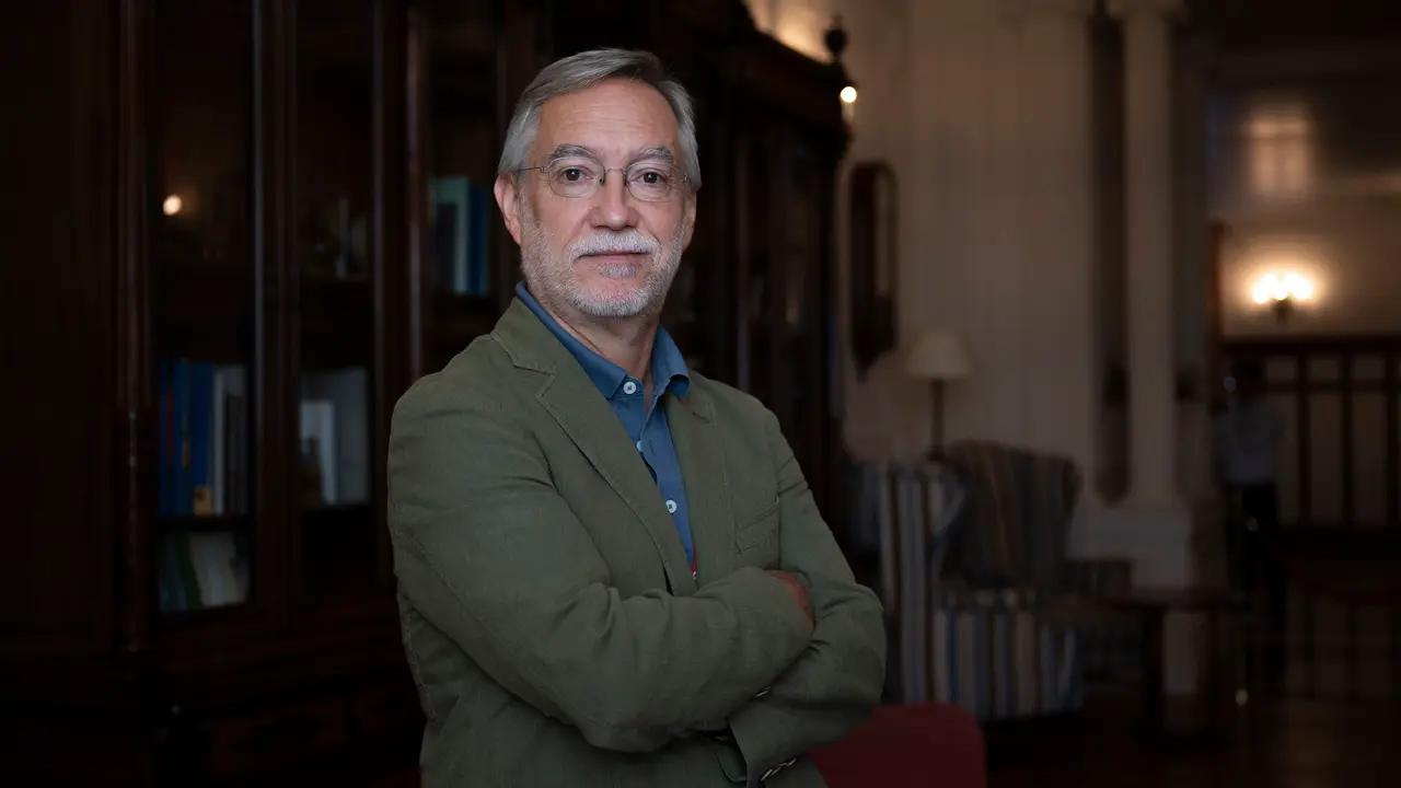El director del Museo de Prehistoria y Arqueología de Cantabria (MUPAC), Roberto Ontañón. / ALERTA