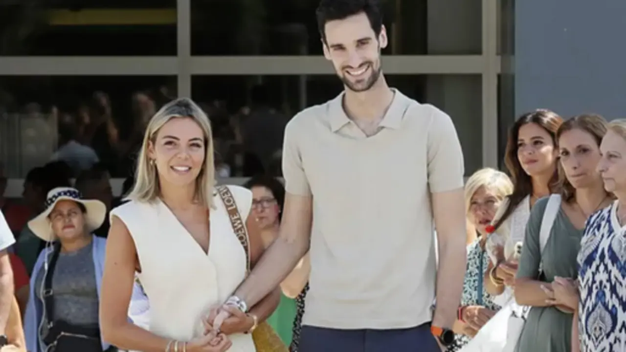 Sergio Rico sale del hospital 83 d&iacute;as despu&eacute;s de su grave accidente: "Quiero volver al f&uacute;tbol"EL MUNDO (V&iacute;deo) // EFE (Foto)