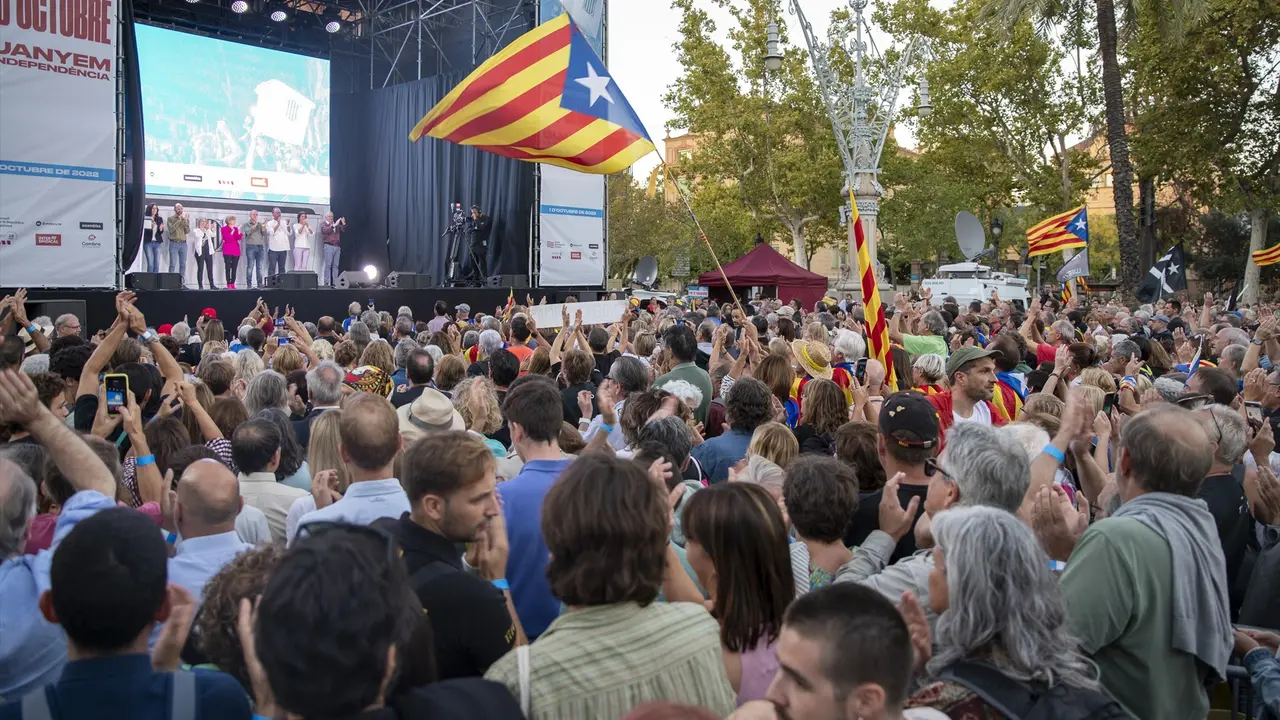 Varias personas se manifestaron el pasado 1 de octubre de 2022 para conmemorar el 5&ordm; Aniversario del refer&eacute;ndum ilegal de autodeterminaci&oacute;n, 1-O. EP / Lorena Sop&ecirc;na
