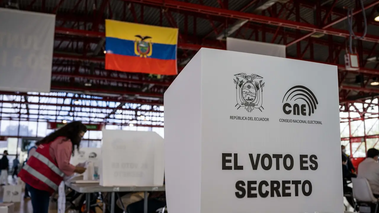 Una urna electoral durante unas elecciones de Ecuador. EP
