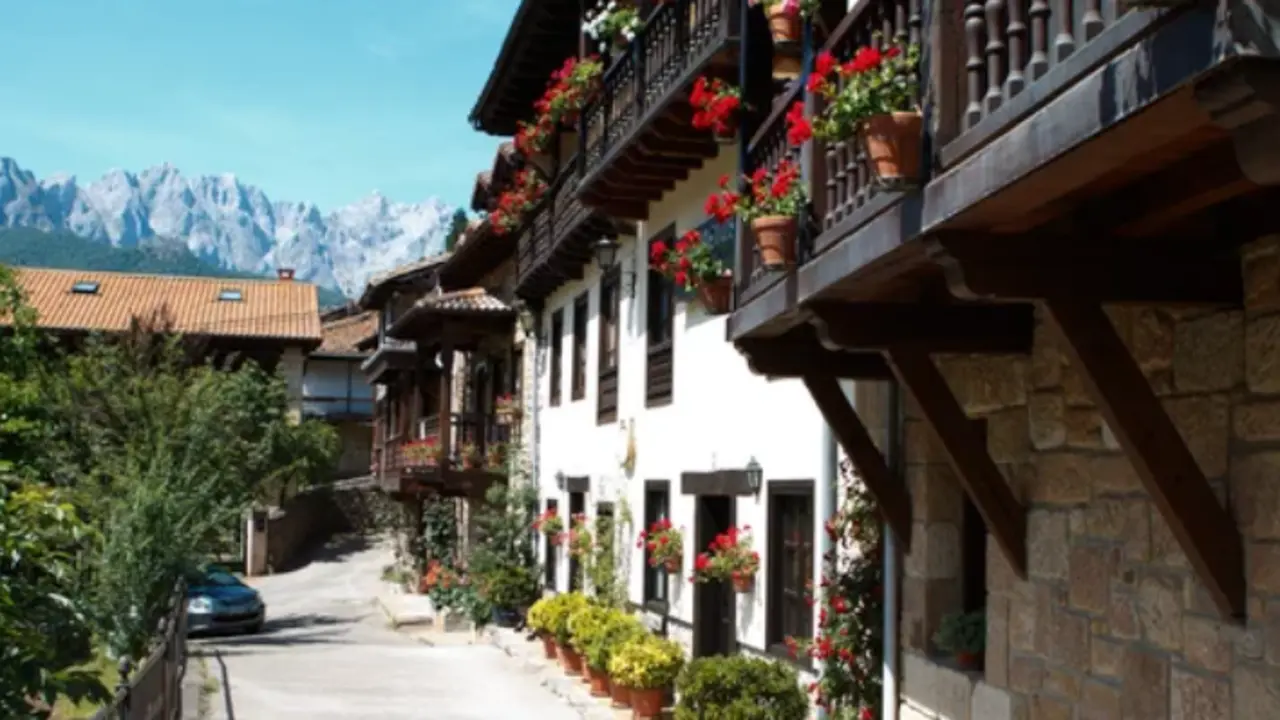 Pueblo de Cosgaya, en Picos de Europa, Espa&ntilde;a.