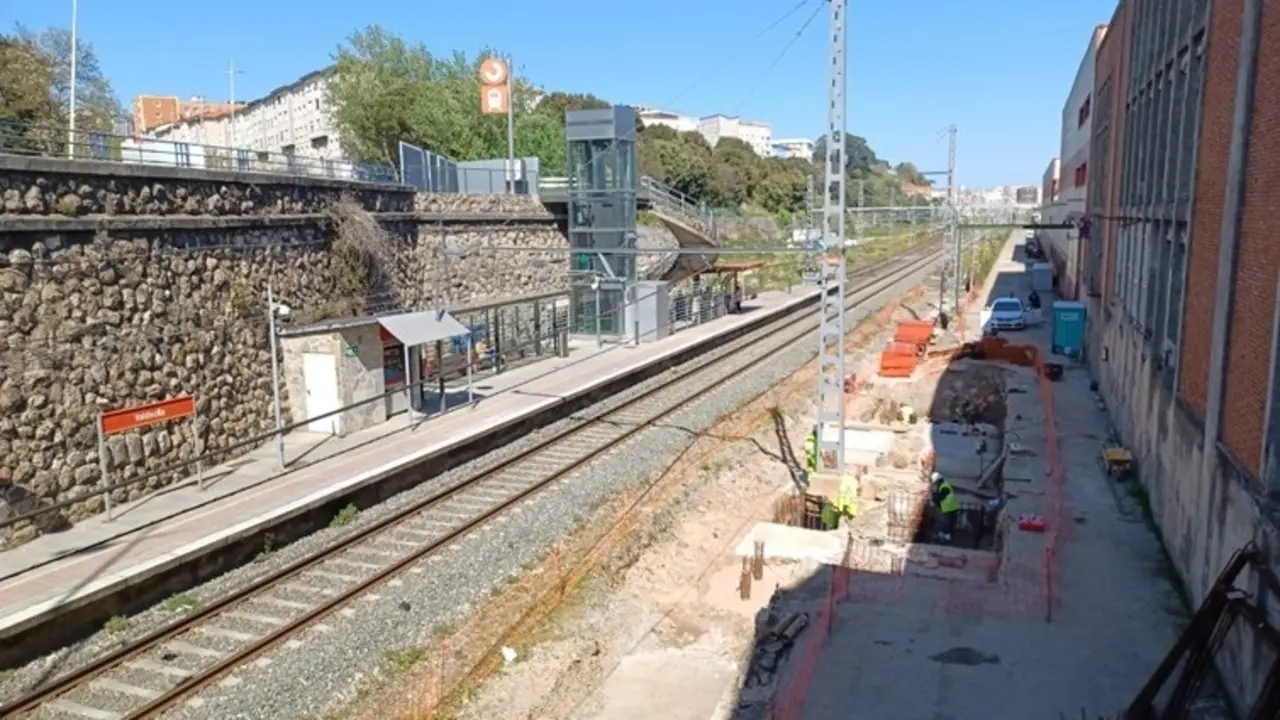 Vista de la estaci&oacute;n de tren en Valdecilla. / Alerta