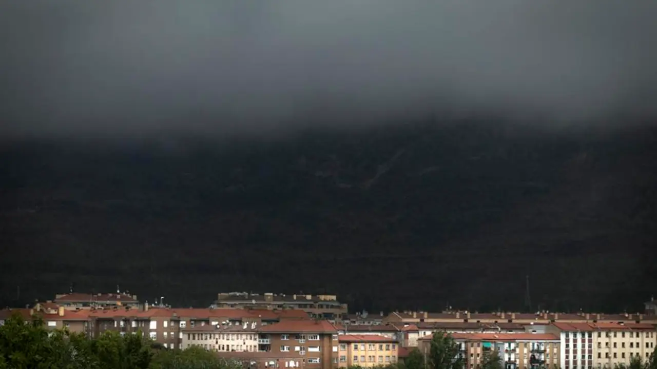 La DANA est&aacute; protagonizando en la Comarca de Pamplona uno de los mayores episodios de agua desde que existen registros. EFE / Villar L&oacute;pez
