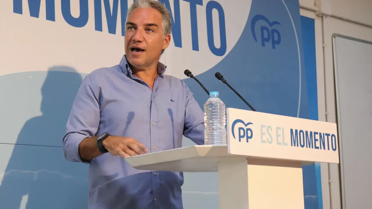 El coordinador general del PP, El&iacute;as Bendodo, en un acto en Estepona. / EP