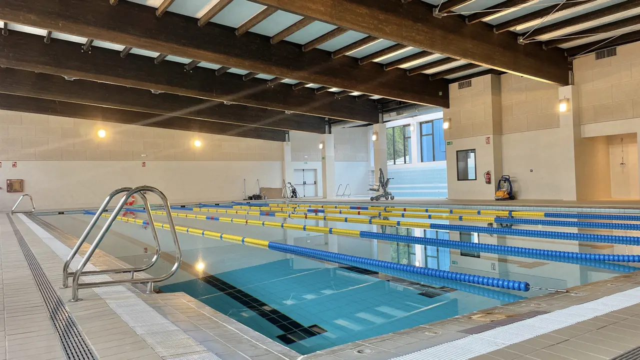 Piscina municipal de Laredo. / ALERTA