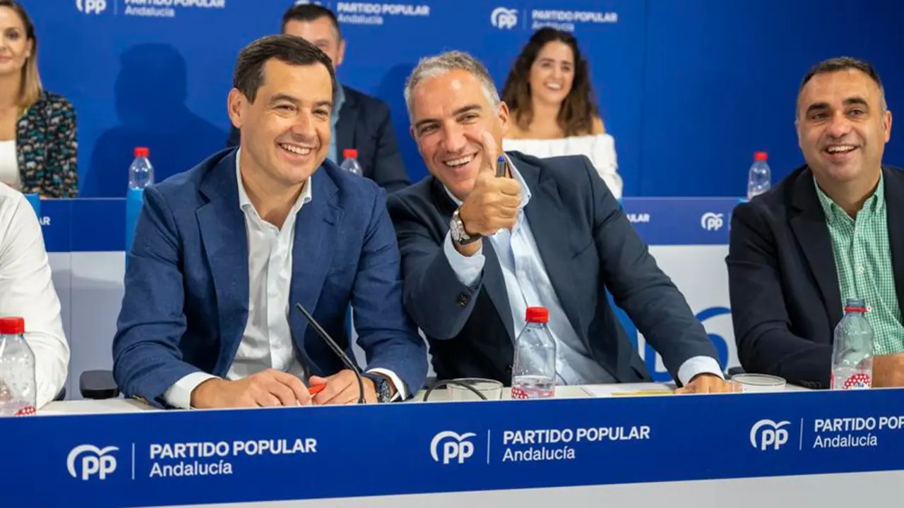Juanma Moreno (i) y El&iacute;as Bendodo (c) intervienen este s&aacute;bado en el Comit&eacute; Ejecutivo Auton&oacute;mico del PP de Andaluc&iacute;a. EFE / Miguel &Aacute;ngel Molina