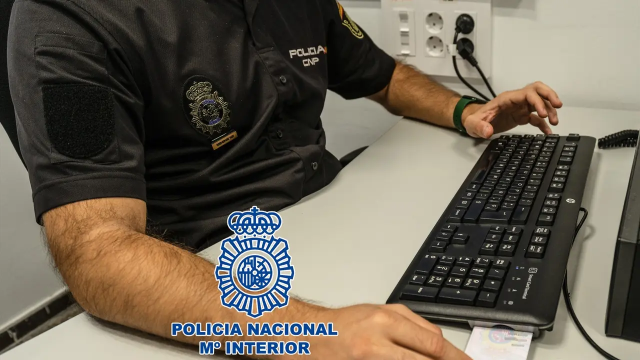Agente de la Polic&iacute;a Nacional especializado en delitos inform&aacute;ticos. EP
